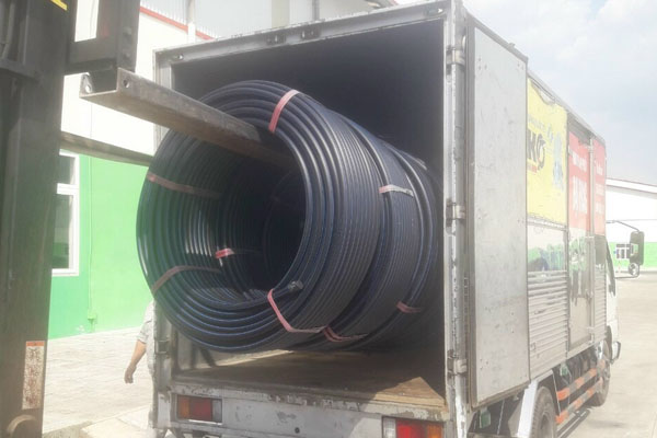 Ống nhựa HDPE Hoa Sen dạng cuộn được giao cho công trình tại quận 4 tp HCM